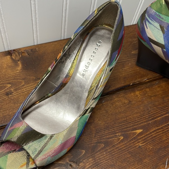 Apostrophe Women’s Multicolor Metallic Peep Toe Wedges - Picture 7 of 10